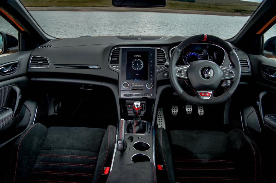 Торпедо Renault Megane R.S. 280 Cup 2018 года  (UK) (фото 26 из 40)